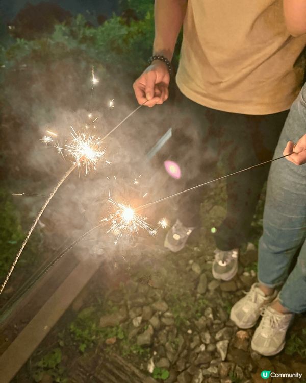 登登登登!介紹大家去情侶必去台灣十分放天燈，圖裏面嗰間仲有特...