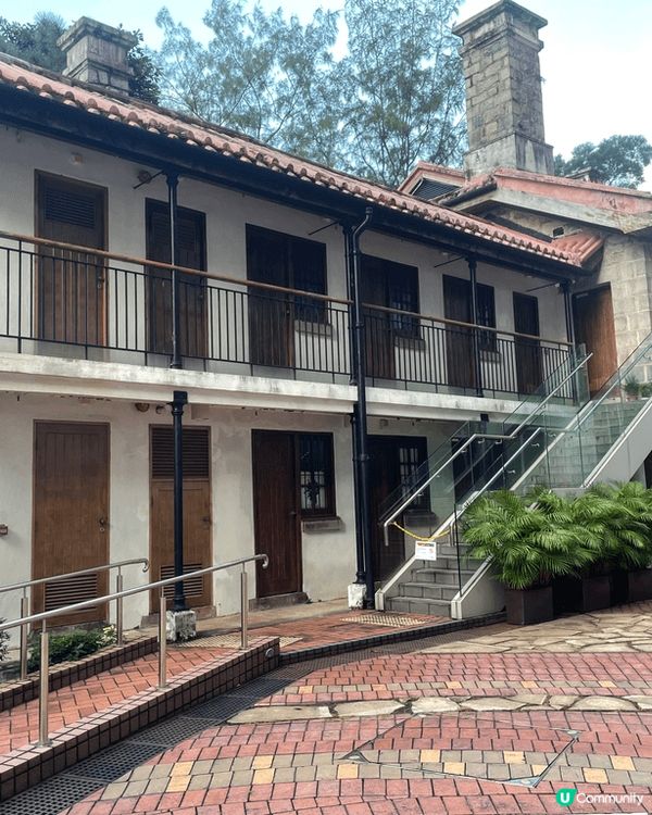 香港大學絕對係香港最靚嘅大學，建築物有百年歷史，紅磚瓦頂也太...