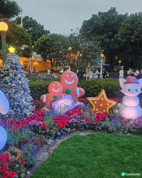 係充滿節日氛圍嘅K11 Musea行街，一路聽住流行聖誕曲，...