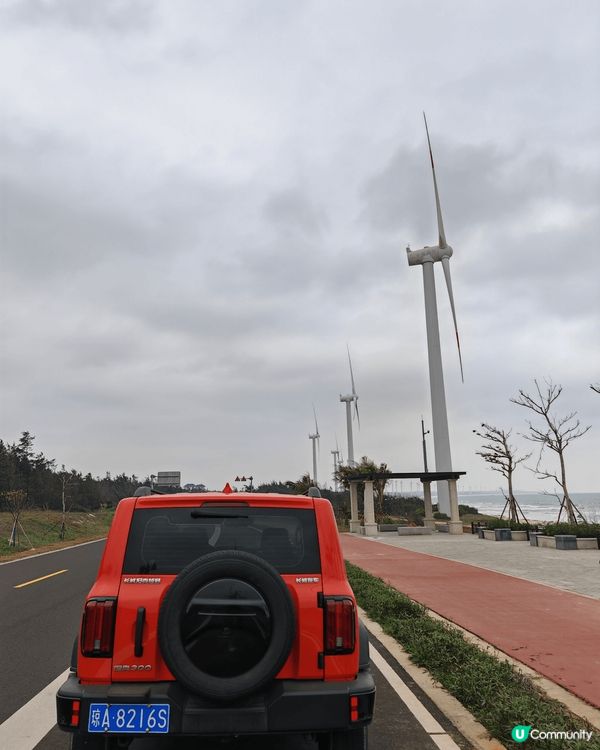 冬天的海南，駕著越野車環島，在抱虎角追浪趕海，在大風車下穿梭...