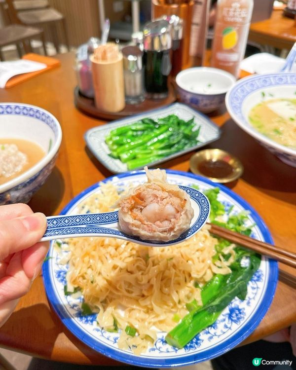 必食大粒雲吞，必飲濃郁雞白湯