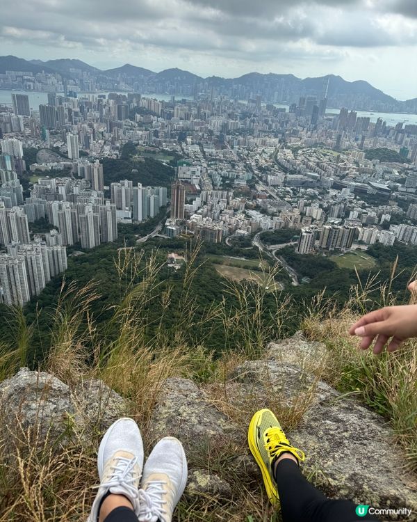 行上獅子山山頂