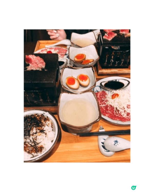 這是「秘」餐廳的晚市套餐，我們可以自己在鐵板上燒肉，而且皮十...