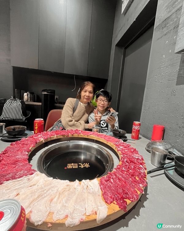 嘩，我哋都係第一次黎呢間店食，估唔到有驚喜喎，食物好新鮮，而...