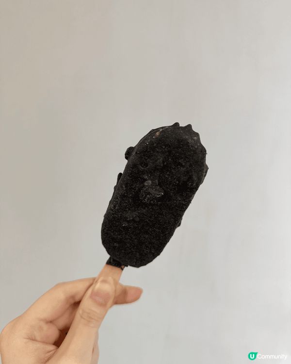 雖然最近天氣轉凍，但是冇限我食雪條嘅決心，今次試咗個Oreo...