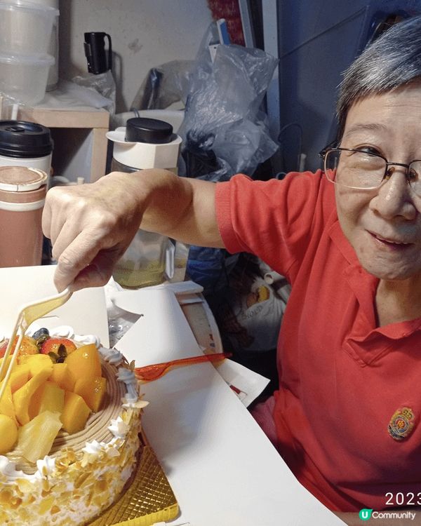 我最喜愛食粟子撻或蛋糕,雪糕也是我喜愛的甜品,我每年都會食粟...