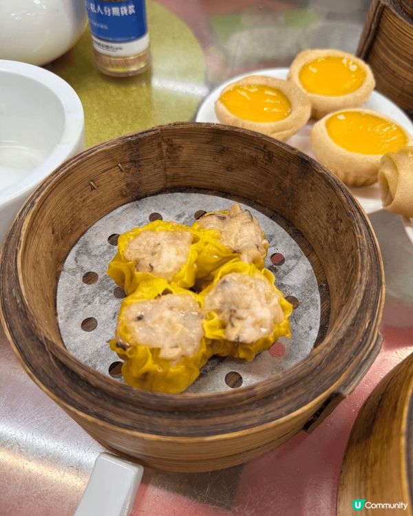 呢度好近公司，係西營盤站 A1 出口行５分鐘就到。呢度食懷舊...