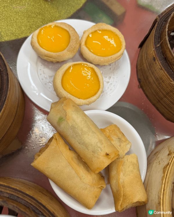 呢度好近公司，係西營盤站 A1 出口行５分鐘就到。呢度食懷舊...