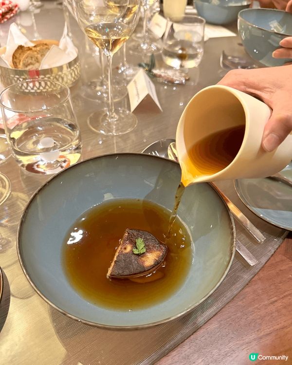 早前去咗新濠天地3樓嘅餐廳摩珀斯食6 courses嘅聖誕晚...