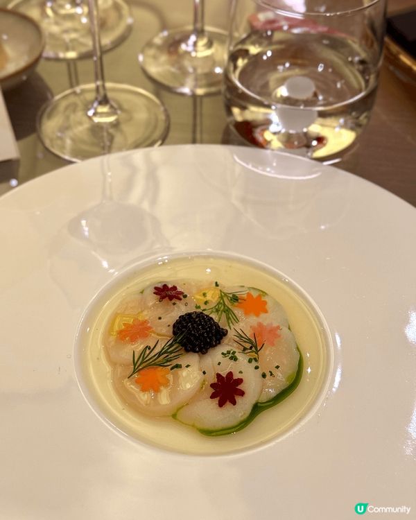 早前去咗新濠天地3樓嘅餐廳摩珀斯食6 courses嘅聖誕晚...