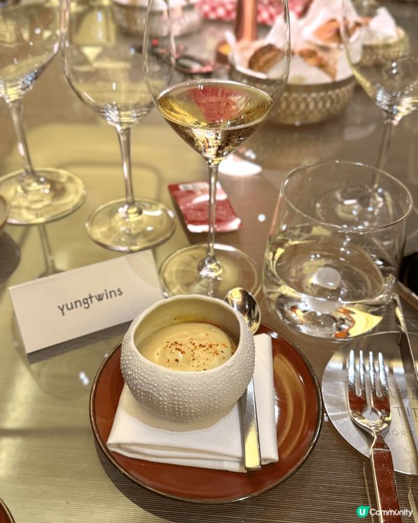 早前去咗新濠天地3樓嘅餐廳摩珀斯食6 courses嘅聖誕晚...