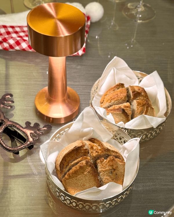 早前去咗新濠天地3樓嘅餐廳摩珀斯食6 courses嘅聖誕晚...