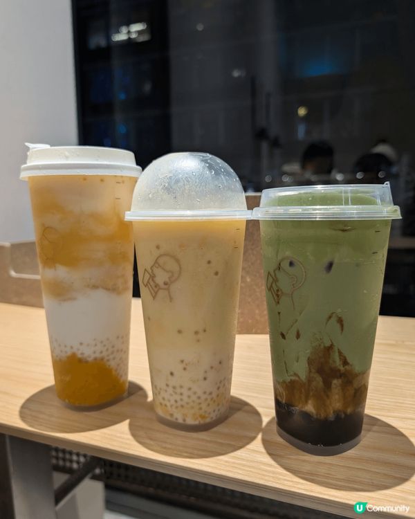 不同款式的甜品，有Churros, 有喜茶，有聖誕節裝修杯子...