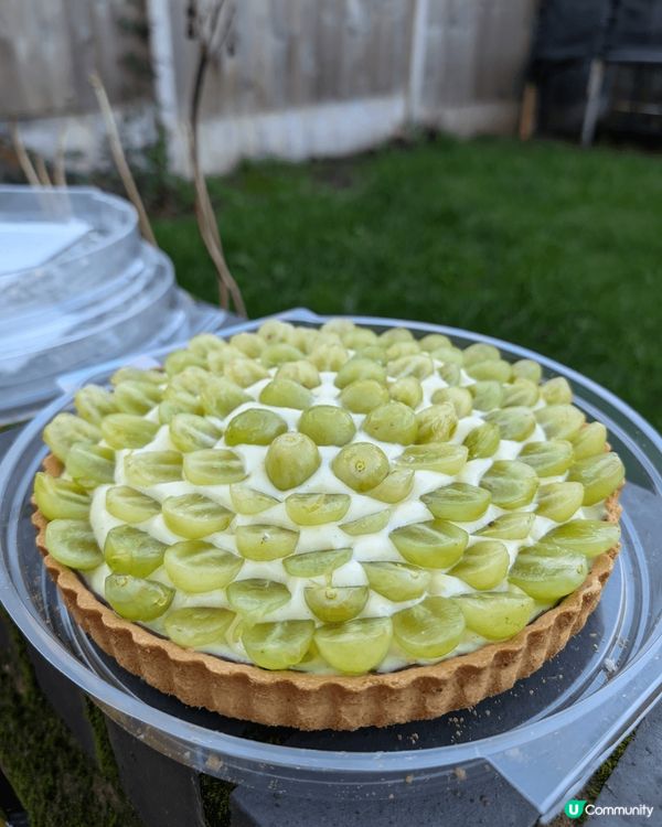 不同款式的甜品，有Churros, 有喜茶，有聖誕節裝修杯子...