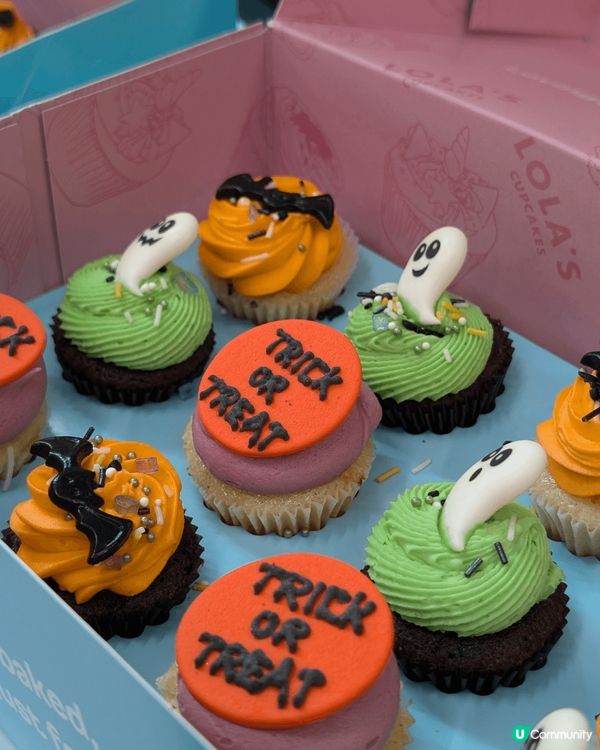 不同款式的甜品，有Churros, 有喜茶，有聖誕節裝修杯子...