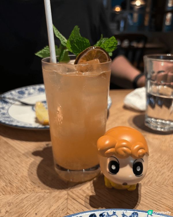 呢間位於灣仔嘅The Optimist西餐廳，有生蠔任食，有...