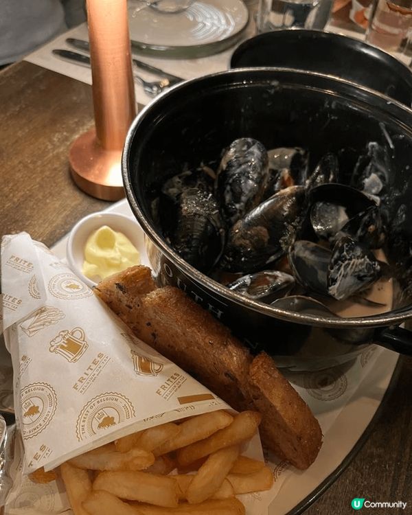 Frites Belgium on Tap餐廳環境很好，暗暗...