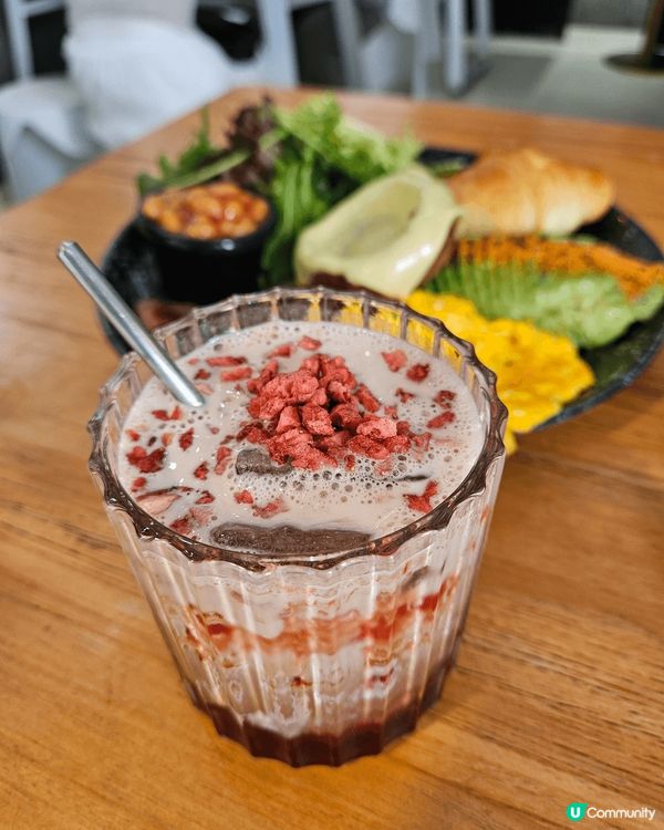 幾飽都要食埋甜品，飲住冬日限定朱古力，特別有feel