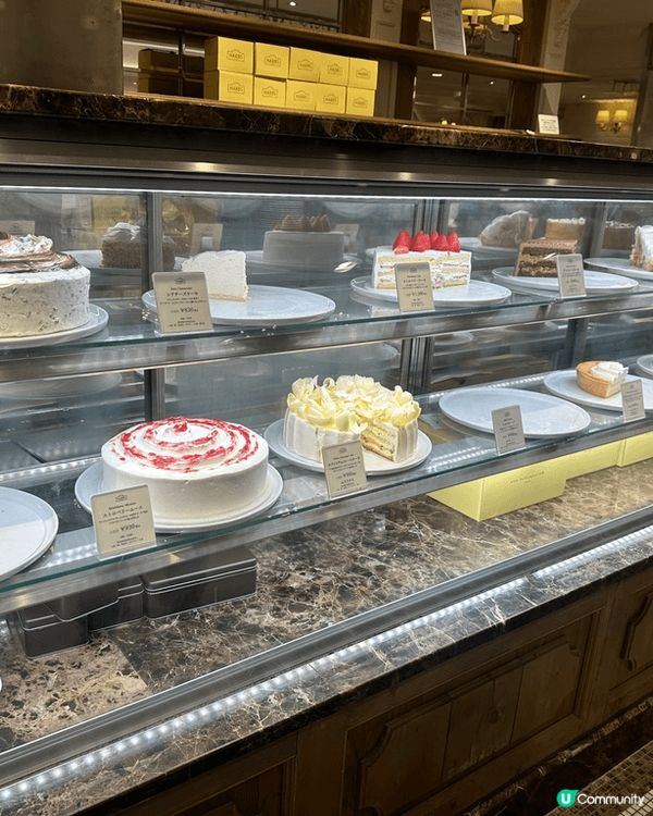 HARBS水果千層蛋糕用咗唔同嘅水果做夾心,例如:士多啤梨､...