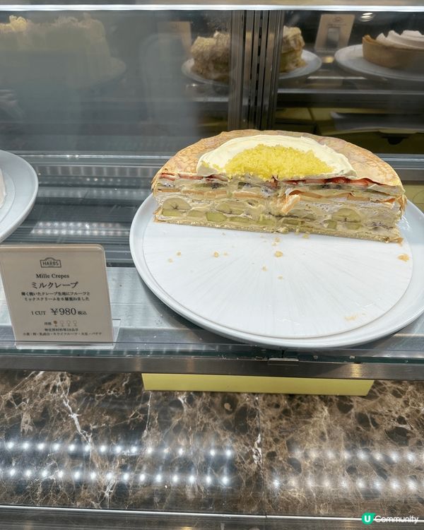 HARBS水果千層蛋糕用咗唔同嘅水果做夾心,例如:士多啤梨､...