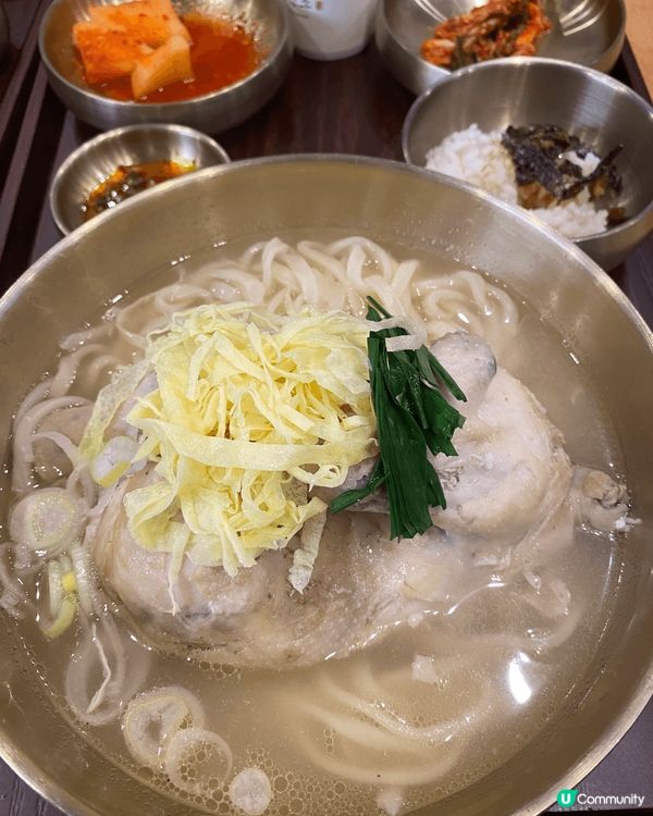 冬天有沙嗲牛肉麵，湯濃肉嫩，又熱又好食。