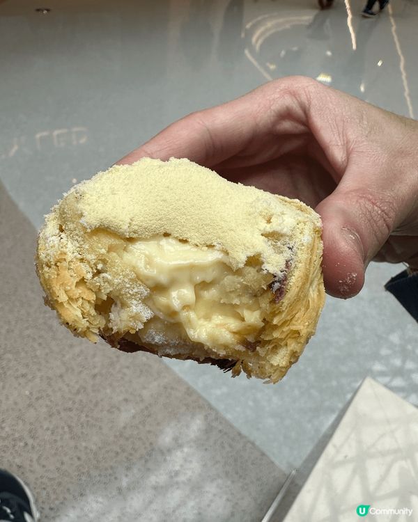 黑白雙撻，在深圳廣隆蛋撻王買的，分別是朱古力及豆乳味，一時忍...