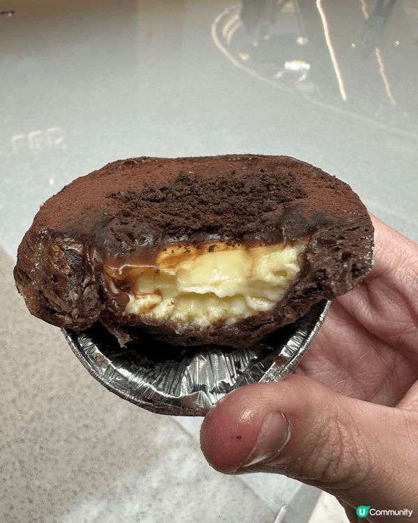 黑白雙撻，在深圳廣隆蛋撻王買的，分別是朱古力及豆乳味，一時忍...