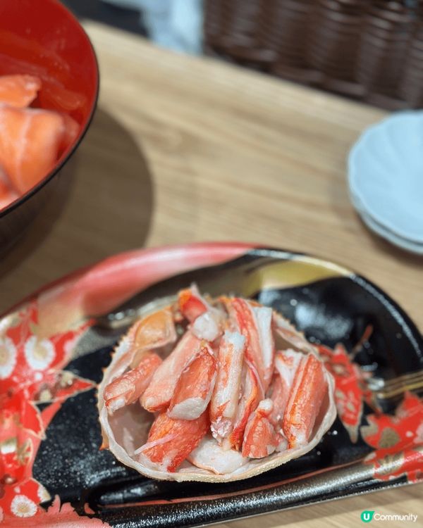 仙台朝市被稱為「仙台人廚房」，市場內嘅最末端有食堂，可以喺商...