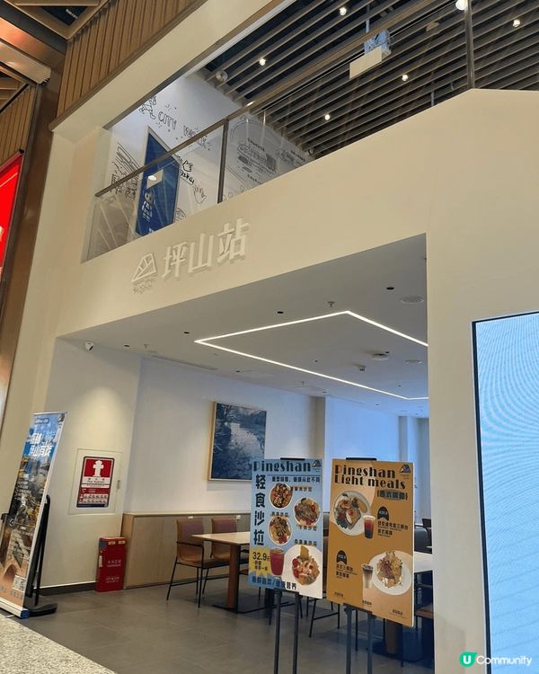 深圳之眼的購物中心位於崗廈北站，入面有一個層高超過7米的地下...