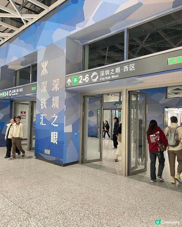 深圳之眼的購物中心位於崗廈北站，入面有一個層高超過7米的地下...