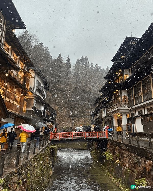 冬天嘅日本山形縣尾花澤市嘅銀山溫泉太美了！雪花飄飄配合傳統日...