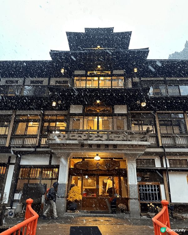 冬天嘅日本山形縣尾花澤市嘅銀山溫泉太美了！雪花飄飄配合傳統日...