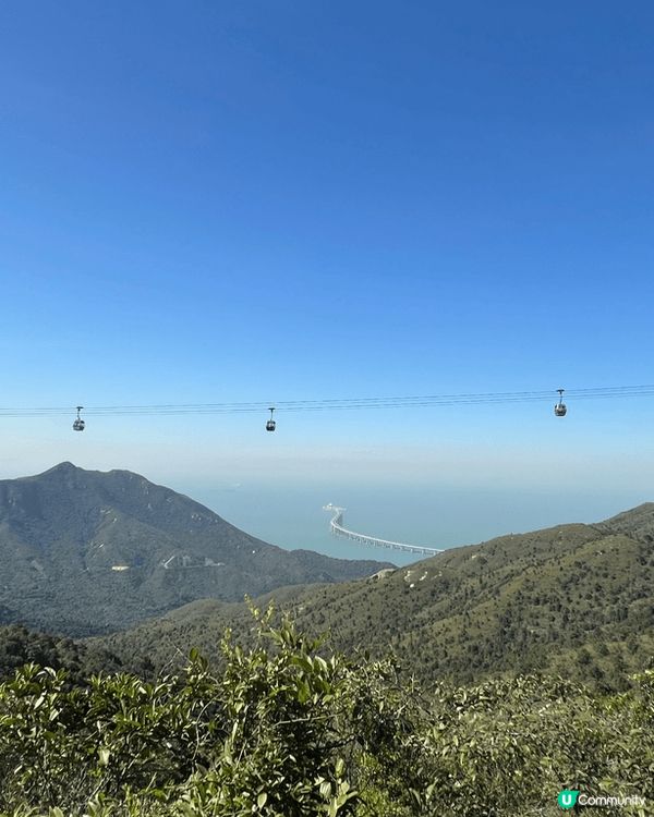 大嶼山行山打卡欣賞沿途美景，睇到纜車在頭上經過，真係好靚！