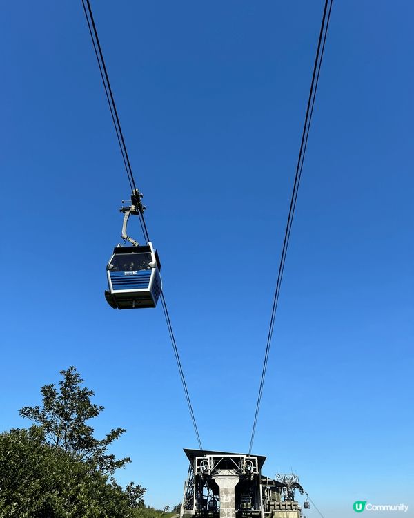 大嶼山行山打卡欣賞沿途美景，睇到纜車在頭上經過，真係好靚！