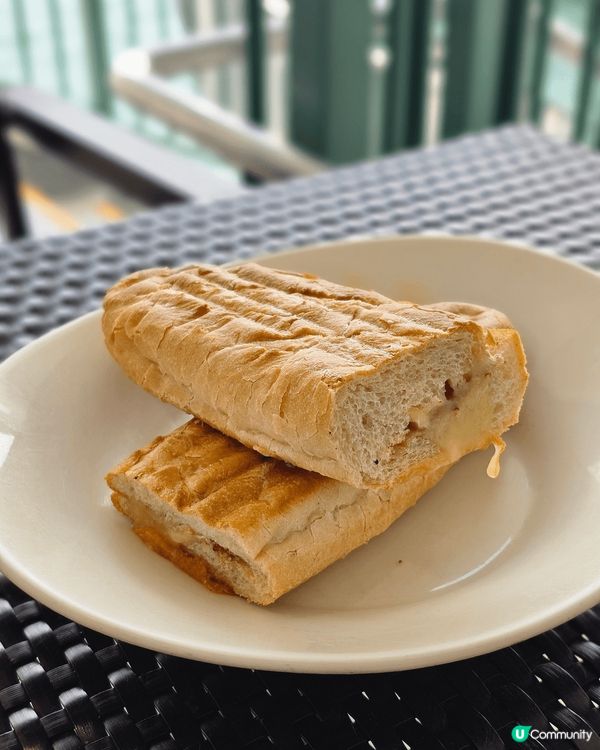 今日中環做野，經過見到Museum Cafe at Pier...