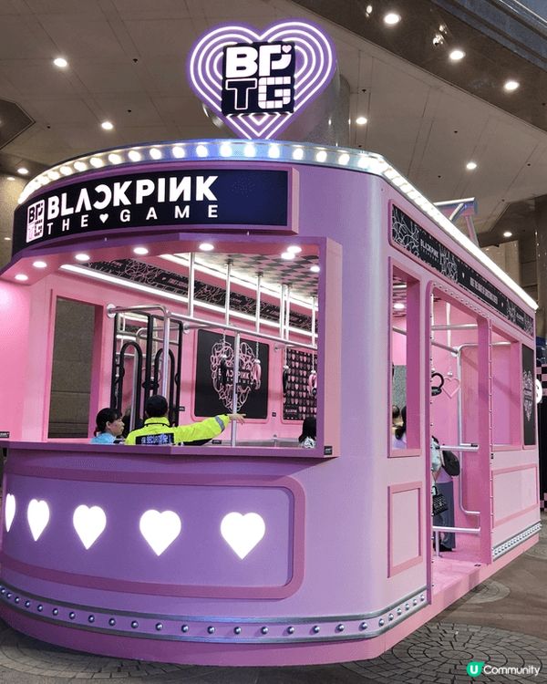 香港銅鑼灣時代廣場，地面廣場有BLACKPINK 影相打卡位...