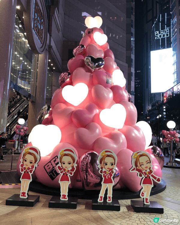 香港銅鑼灣時代廣場，地面廣場有BLACKPINK 影相打卡位...