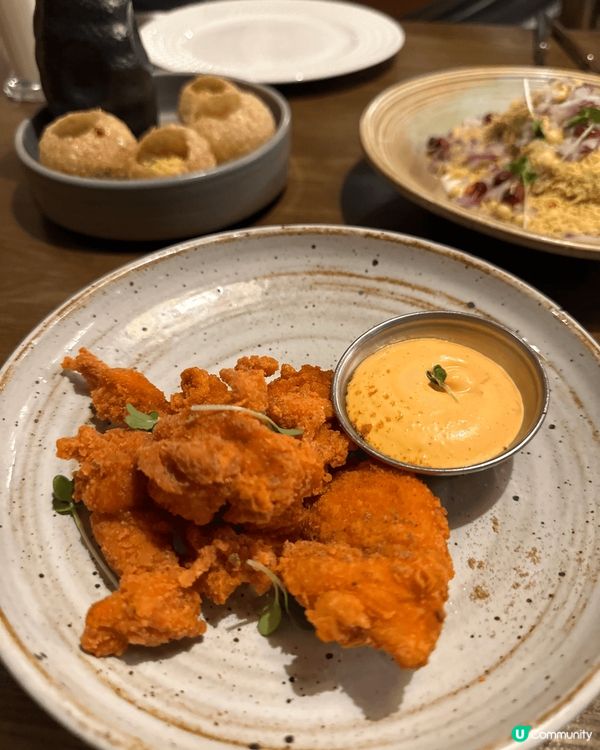 這次我終於揭開了中環雲咸街那座藍色磚牆和紅色門後的秘密，進入...