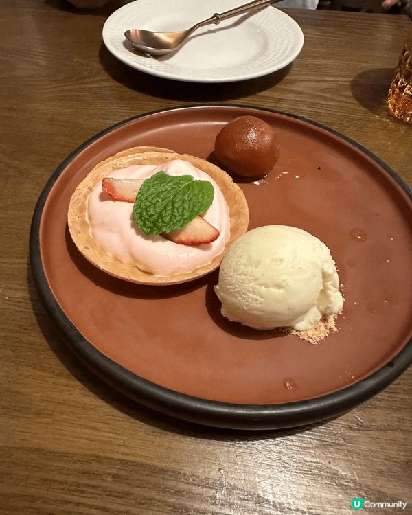 這次我終於揭開了中環雲咸街那座藍色磚牆和紅色門後的秘密，進入...