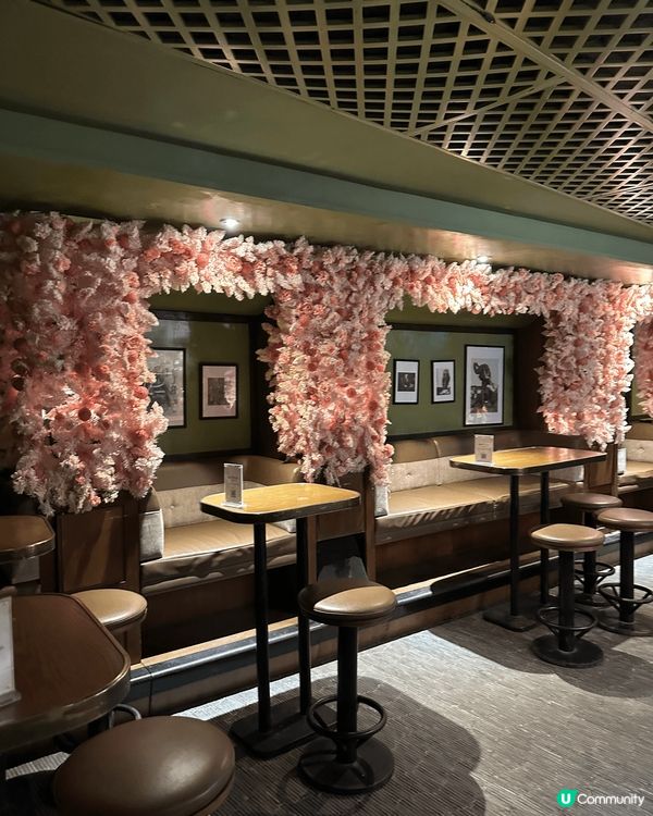 這次我終於揭開了中環雲咸街那座藍色磚牆和紅色門後的秘密，進入...