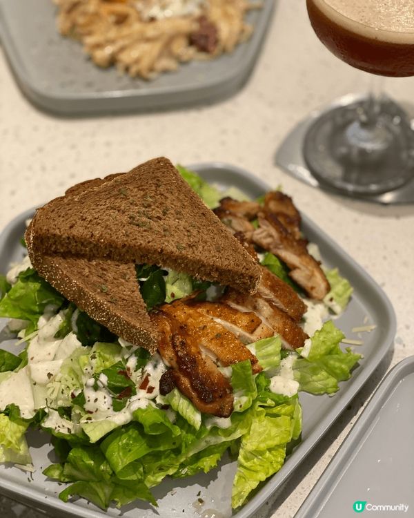 旺角呢間cafe不單止有特別味道嘅咖啡，環境都非常適合打卡（...