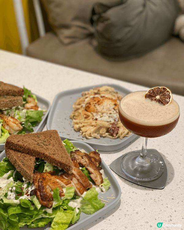 旺角呢間cafe不單止有特別味道嘅咖啡，環境都非常適合打卡（...