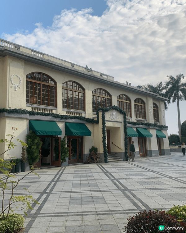 週末去咗淺水灣露台餐廳食咗英式下午茶 ☕️呢度充滿著英倫懷舊...