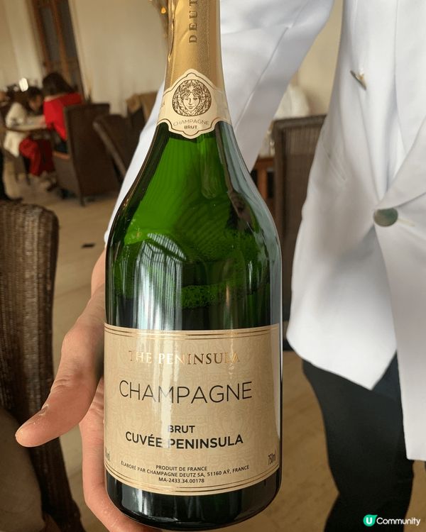 週末去咗淺水灣露台餐廳食咗英式下午茶 ☕️呢度充滿著英倫懷舊...