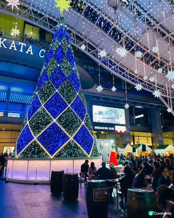 福岡的聖誕節🎄 每一年都會喺博多車站見到超大聖誕樹，更有充滿...