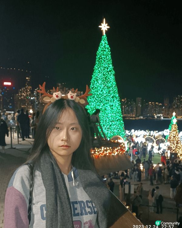 就先第一張係上年喺深圳萬象城所拍攝嘅鏡面聖誕樹。今年應該都仲...