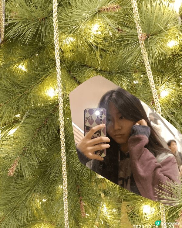 就先第一張係上年喺深圳萬象城所拍攝嘅鏡面聖誕樹。今年應該都仲...