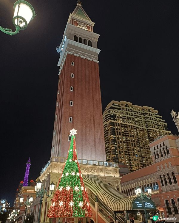 澳門夜景吸引，適合聖誕去行下，食下街頭小食等，浪漫氣氛。，