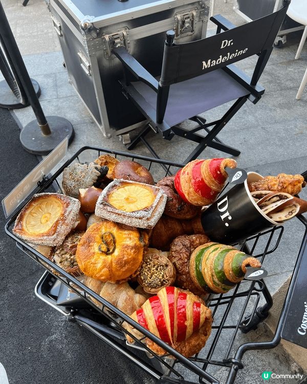 在深圳海岸城的聖誕氣氛麵包店 還有華潤大廈樓下的聖誕貓貓