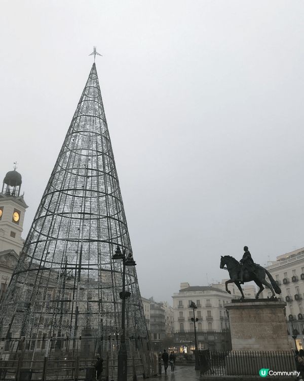 在西班牙度過聖誕節，感受到無比的興奮與歡樂。街道上燈光璀璨，...